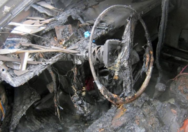 В Барсуках ночью в гараже сгорели три автомобиля
