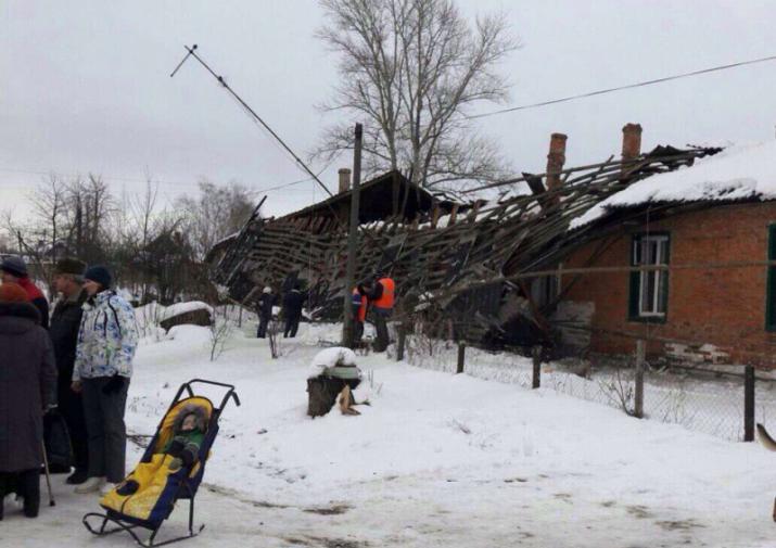 Под Тулой из-за снега обрушилась крыша дома, эвакуированы 17 человек