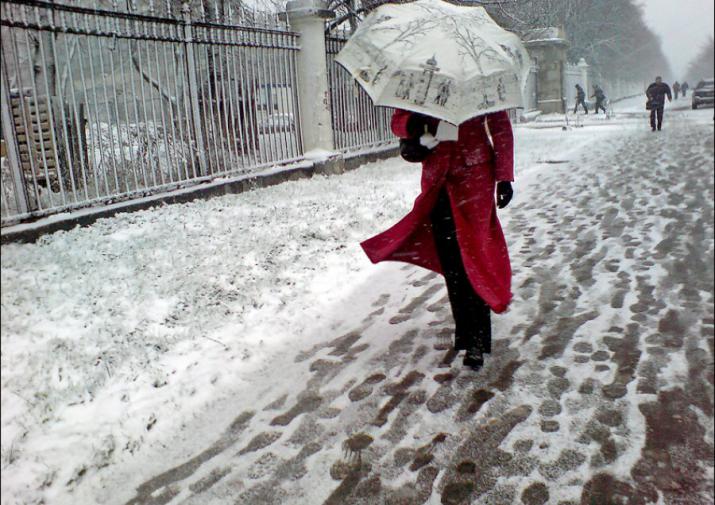В Смоленской области в конце рабочей недели обещают сильный снег с дождём