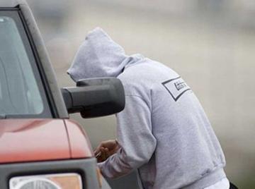 Двое ухтинцев украли неисправную семерку чтобы отремонтировать и покататься на ней