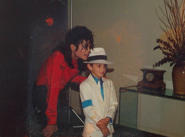 Майкл Джексон и маленький Уэйд Робсон. ФОТО HBO