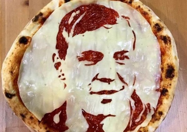 Пицца с портретом Артема Дзюбы