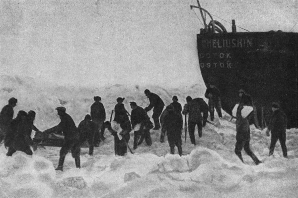 Челюскинцы на льдине после крушения парохода.