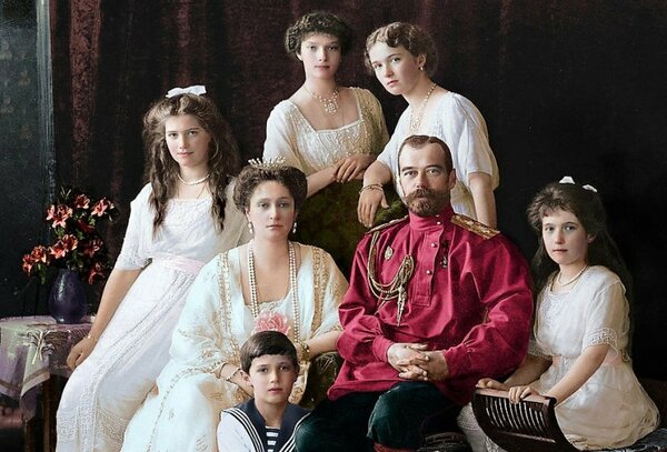 Николай II - последний русский царь - и его семья.