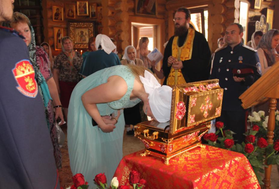 Сотни туляков поклонились мощам Князя Владимира в церкви Туламашзавода