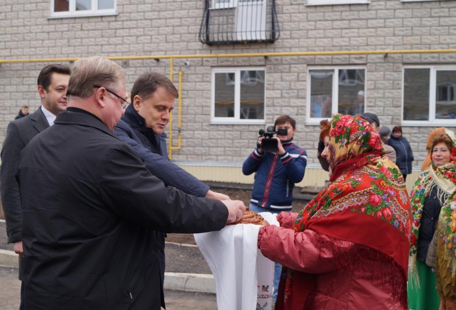 50 семей въехали в новостройки в Донском