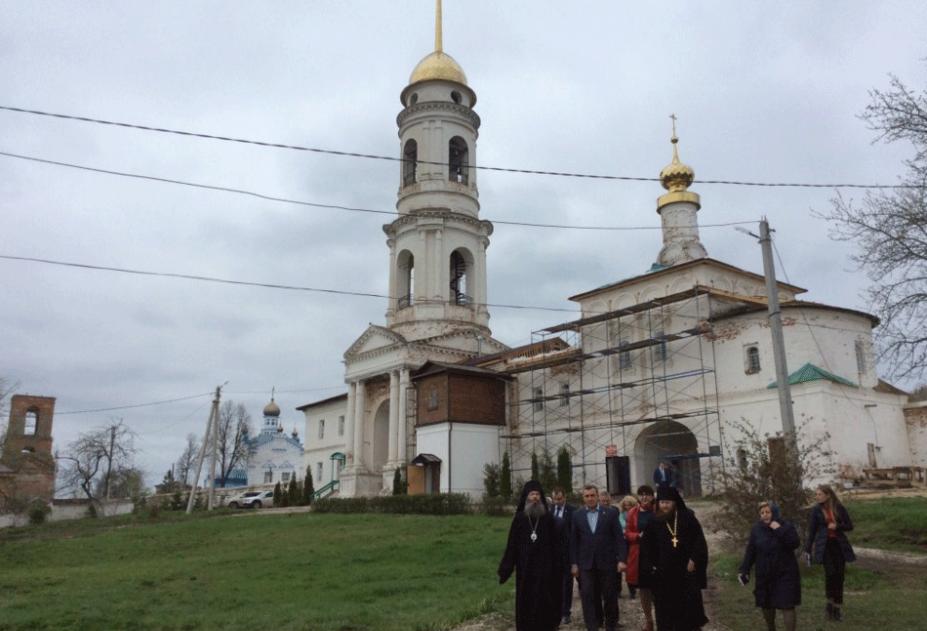 Алексей Дюмин посетил восстанавливающийся монастырь в Белеве