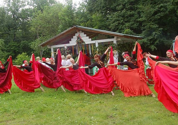 В Тульской области провели праздник «К Буниным в Ефремов в Троицын день»