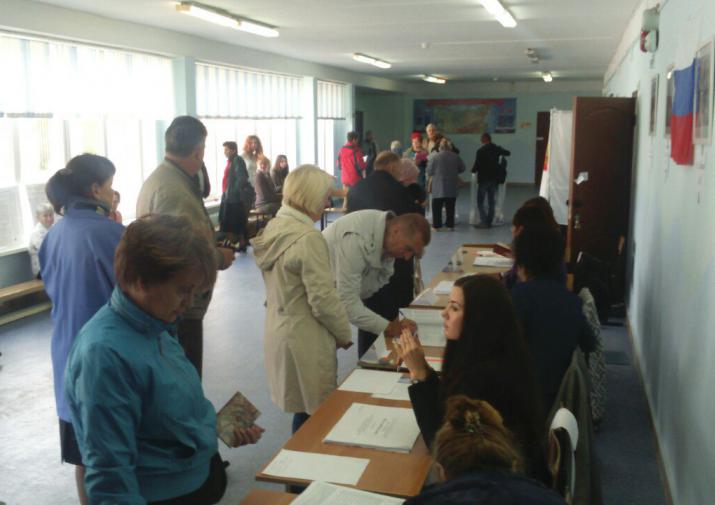 Участок №1620 (Новомосковск): В последний час голосования в Новомосковске поток голосующих не спадает