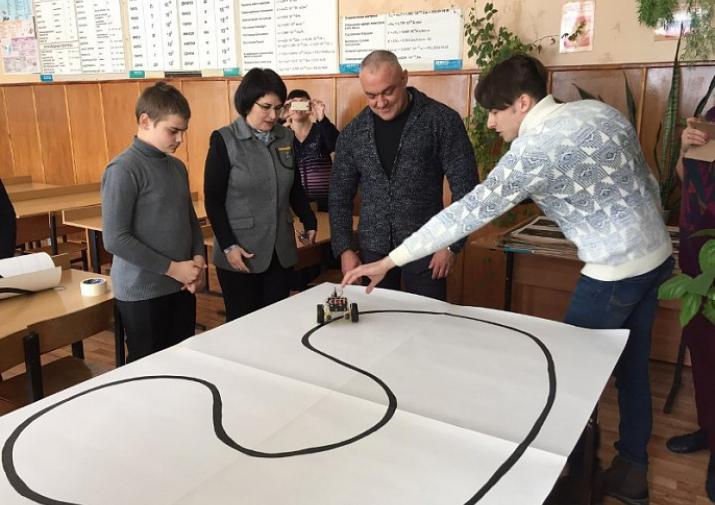 Владимир Мухин посетил школу имени Ишеева в Ясногорске