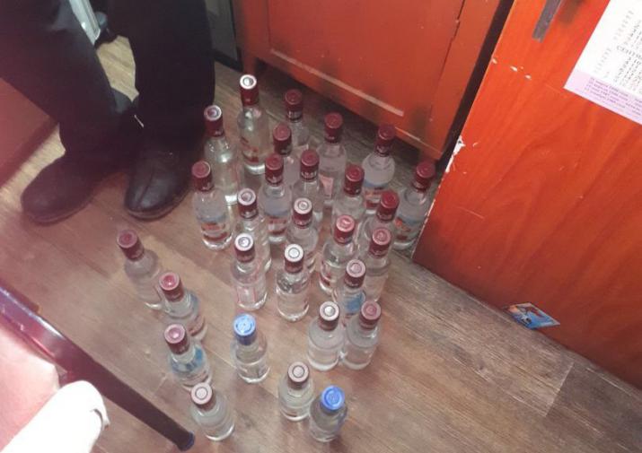 Участники "Антидилер" раскрыли точку продажи фальсифицированного алкоголя в Туле