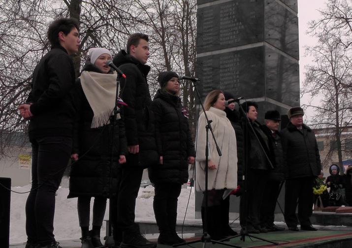 Минута молчания. В Суворове почтили память солдат, погибших в Афганистане