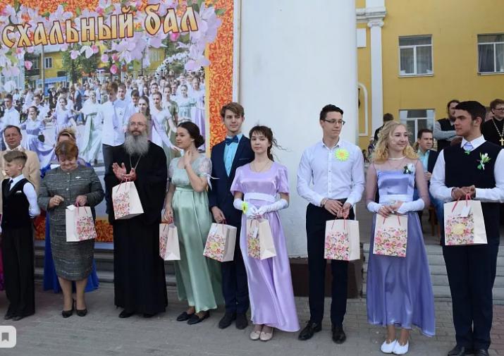 Пасхальный бал молодежи: добрая традиция суворовского района