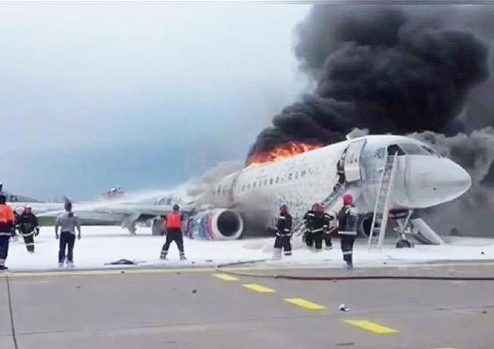 "Все орали, что мы горим": бортпроводница рассказала, что было на борту Sukhoi Superjet 100