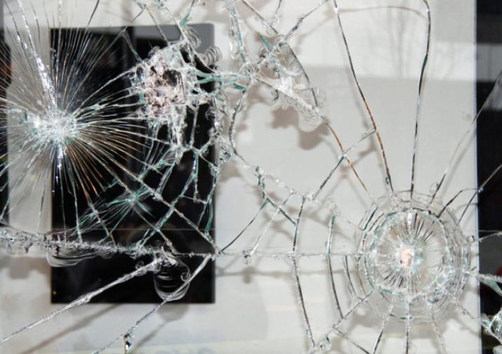 Неудавшаяся кража: туляк разбил стекло в магазине, чтобы поживиться спиртным и закуской