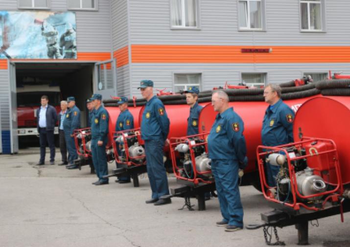 Для поддержания добровольной охраны: мобильную противопожарную установку передали в Суворов