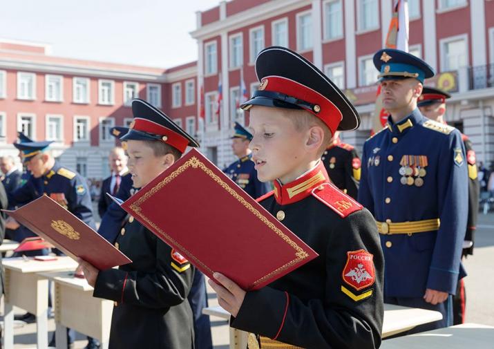Сергей Галкин поздравил первокурсников Тульского Суворовского военного училища, принявших присягу