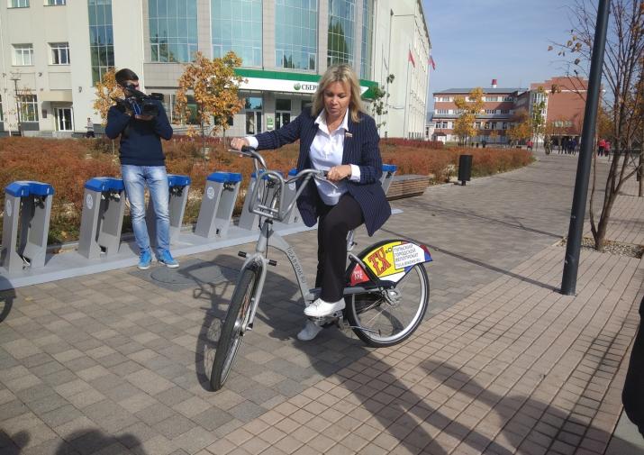 Мэр Тулы Ольга Слюсарева протестировала новый велошеринг