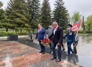 Владимир Мухин возложил цветы к мемориалу погибшим ясногорцам