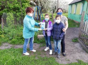 Компьютерную технику для школьников получили 8 семей в Суворовском и Арсеньевском районах