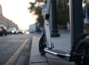 Житель Новомосковска украл у соседки велосипед и самокат