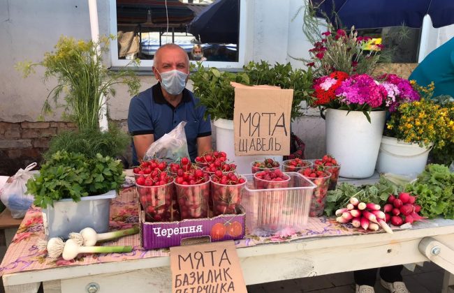 Новомосковский рынок приглашает покупателей за домашними овощами и зеленью