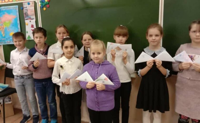 Суворовские школьники присоединились к Всероссийской акции «День Неизвестного солдата»