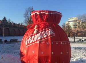 На территории Тульского кремля появился гигантский мешок с подарками