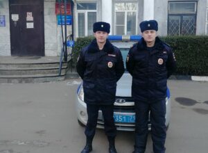 В Новомосковске полицейские спасли детей из горящего дома