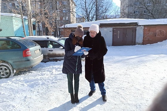 Анастасия Дементьева проверила качество уборки снега и наледи с крыш домов в тульских дворах