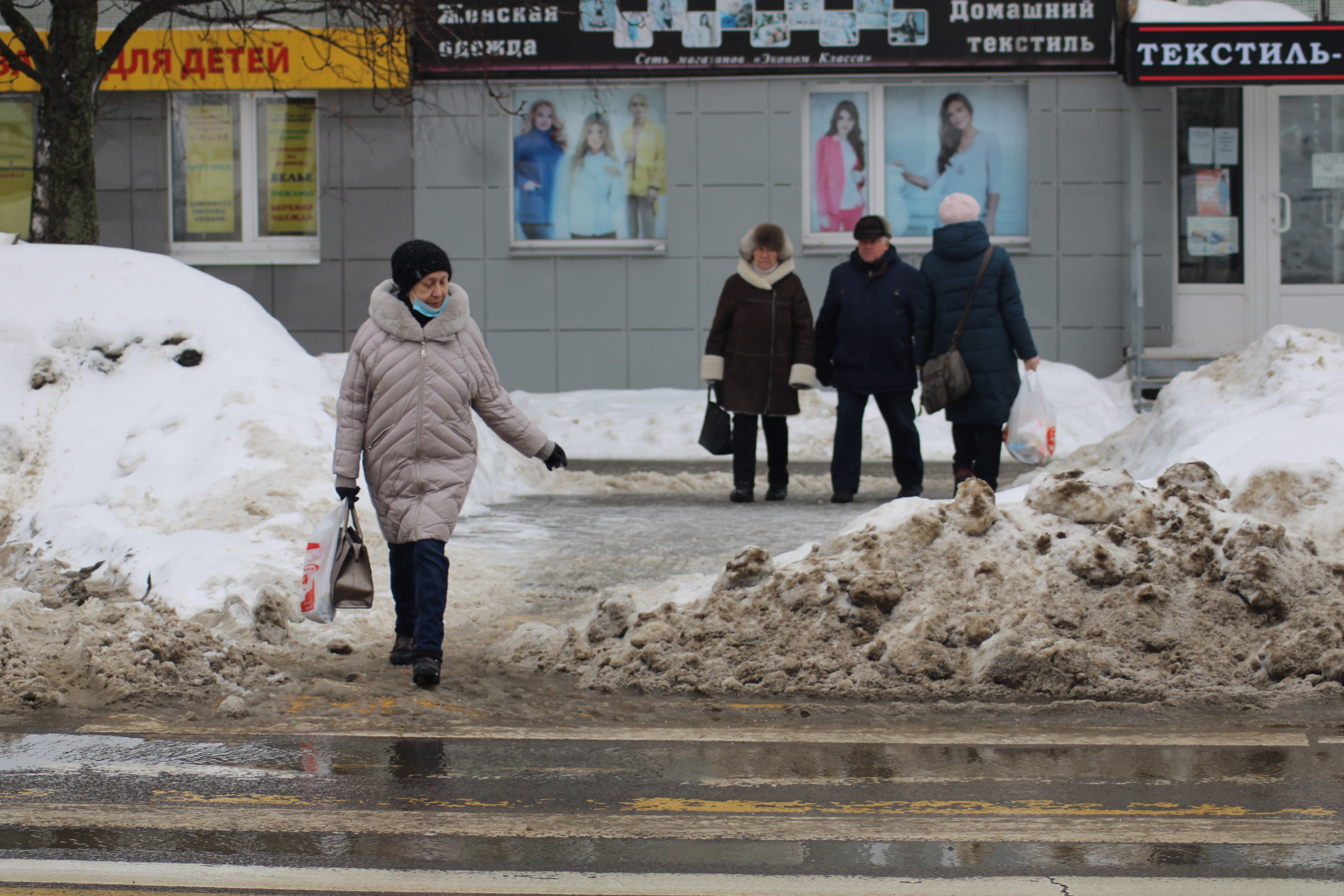 Жители тульского Заречья убранного снега третью неделю ждут