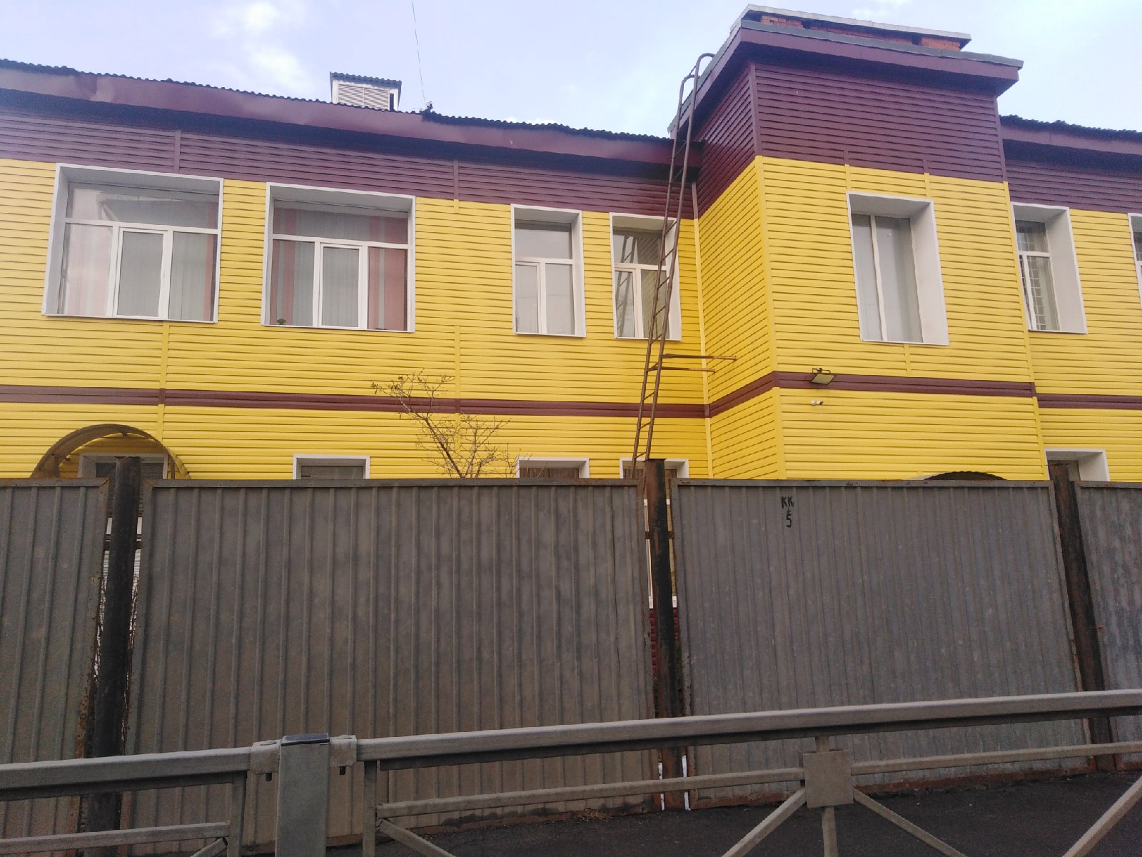 Тульский Дом ребенка остается желтым, несмотря на требование администрации