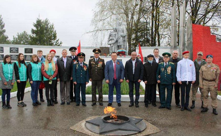 В Ясногорске возложили цветы к мемориалам погибшим воинам