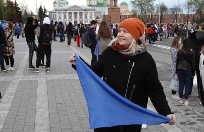 Туляки присоединились к патриотической акции «Синий платочек»