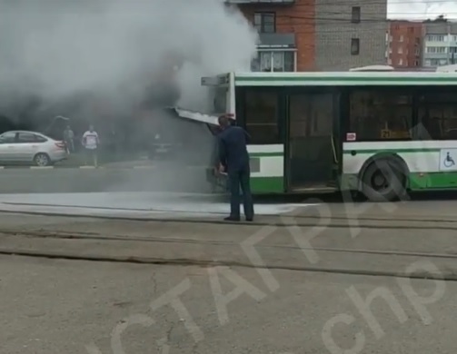 В Туле на улице Кирова задымился пассажирский автобус