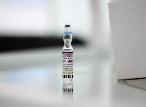 «Спутник V», «Эпиваккорона», «Ковивак»: какой процент вакцинированных заболел коронавирусом?