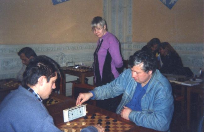 Туляк Владимир Шулюпов стал чемпионом мира по стоклеточным шашкам посметрно
