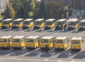 Школы Тульской области получили 54 новых автобуса