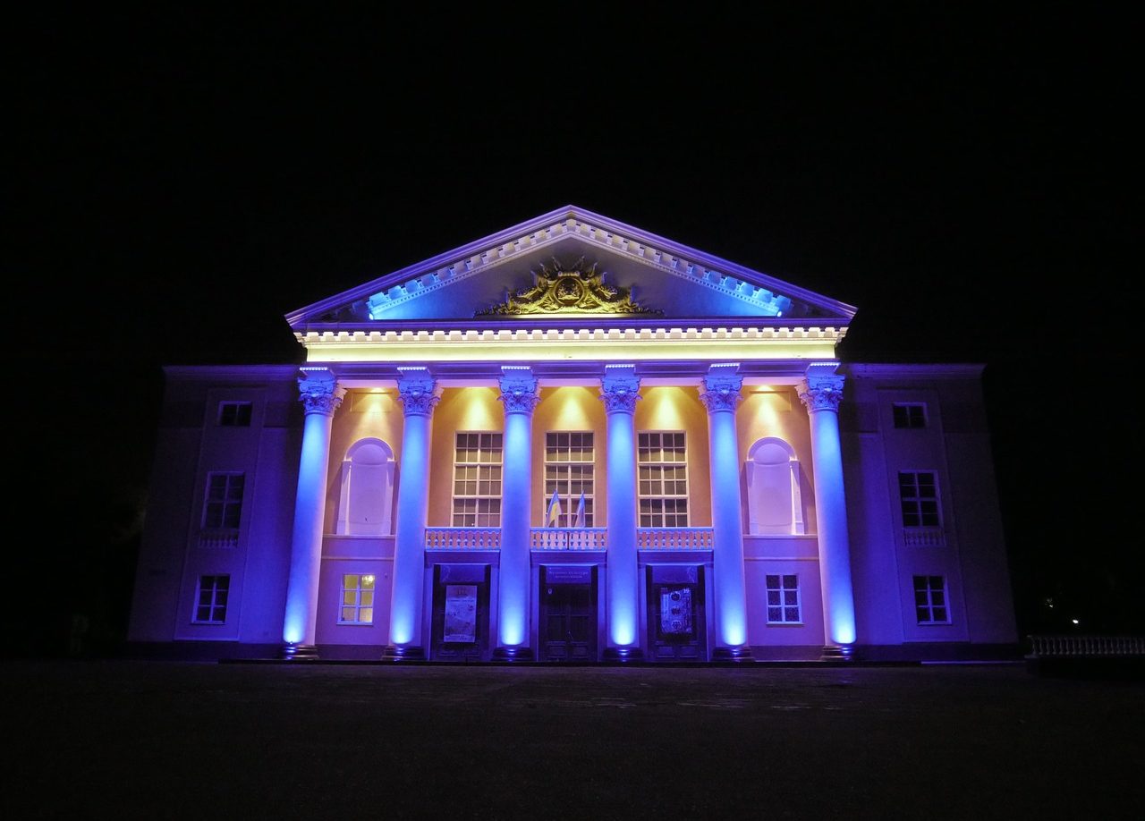 17 ноября в Туле зажгут фиолетовую подсветку на здании областной филармонии