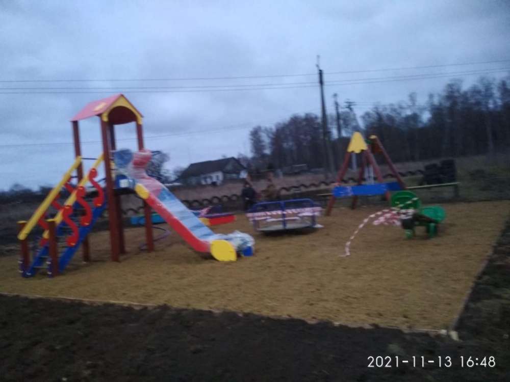 В Ясногорском районе установили новую детскую площадку