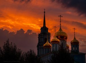 В Туле фотограф запечатлел «кровавый» закат над кремлем