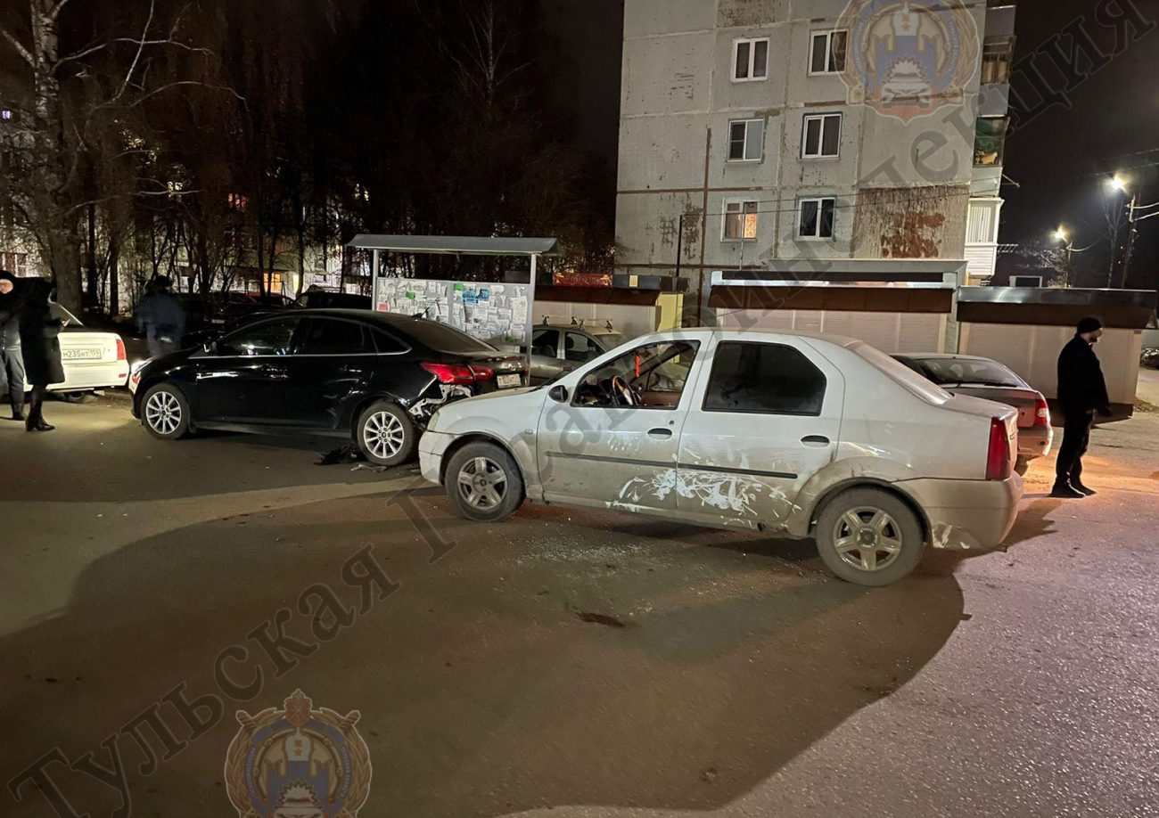 В Тульской области 47-летний нетрезвый водитель врезался в стоящий автомобиль