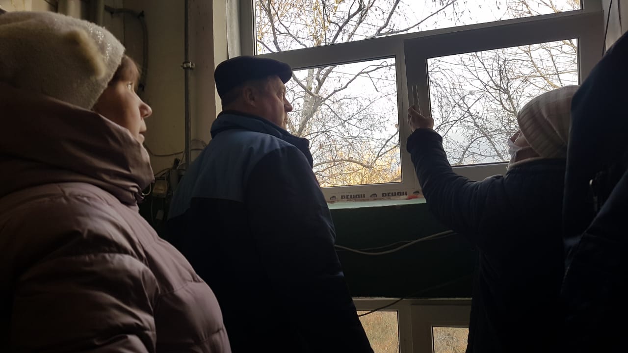 В Туле в доме по ул. Калинина ремонтируют окна