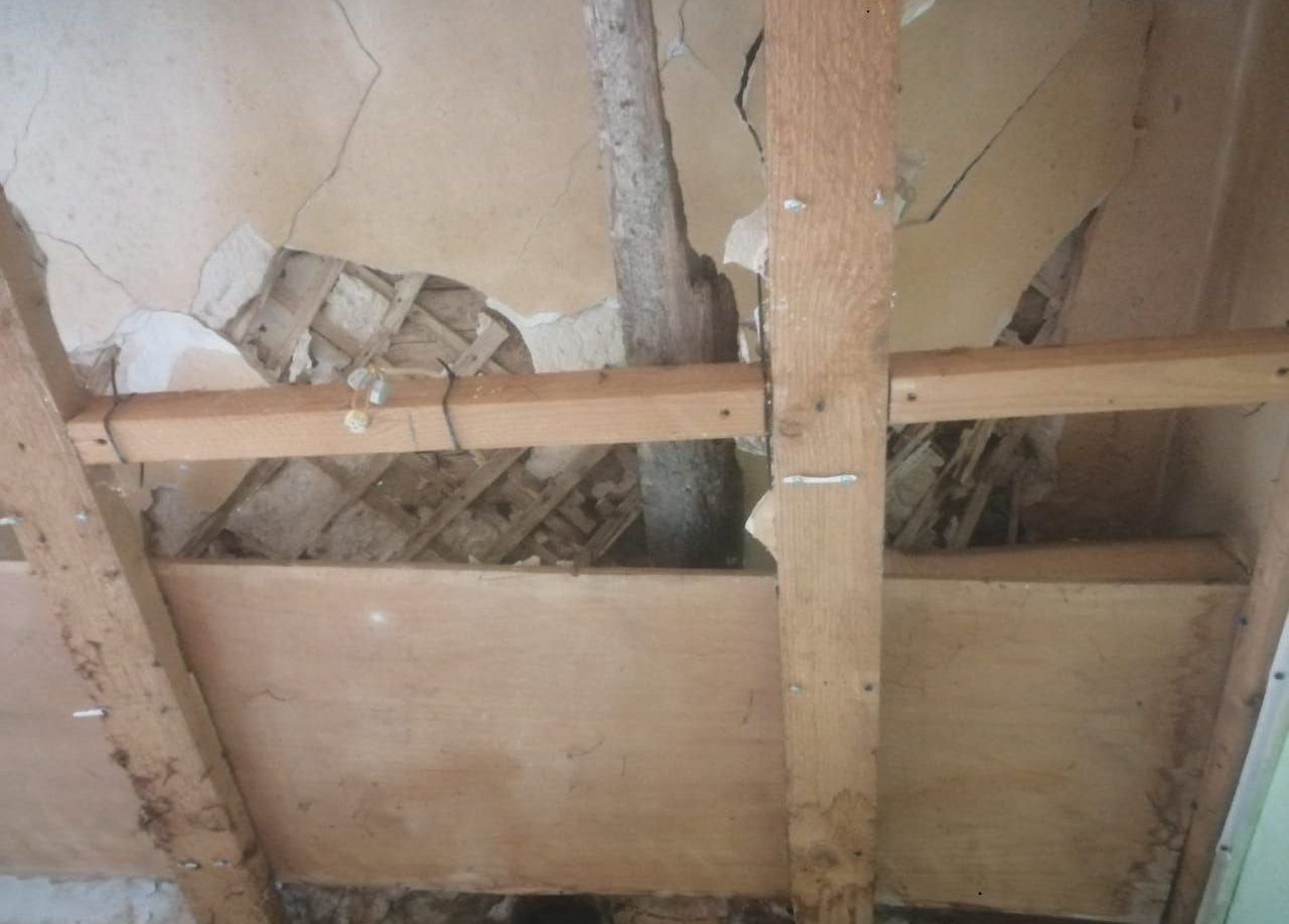В тульском поселке Шатск обрушился потолок квартиры