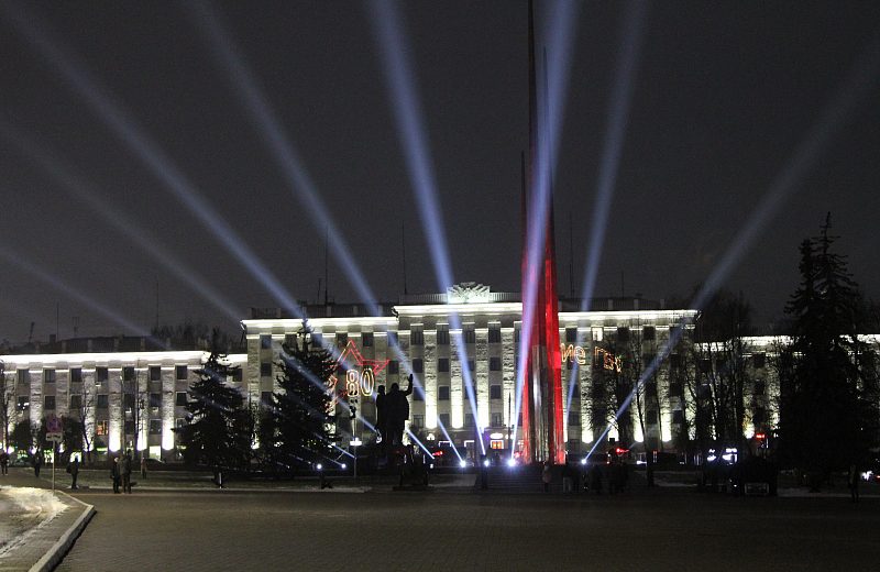 В Туле на площади Победы показали световую инсталляцию к 80-летию обороны города