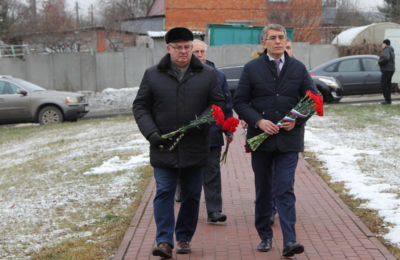 Дмитрий Миляев возложил цветы к памятному знаку «Передний край обороны Тулы»