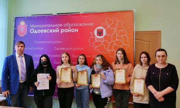 Валерий Крупнин наградил одоевских волонтеров
