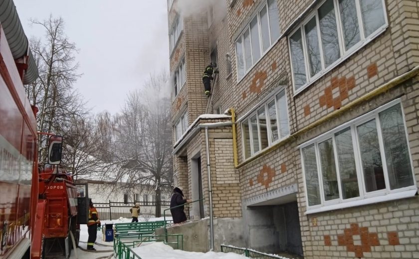 В Суворове 12 человек спасли из горящего дома