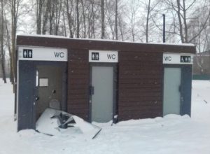 В Ясногорске вандалы разгромили общественный туалет