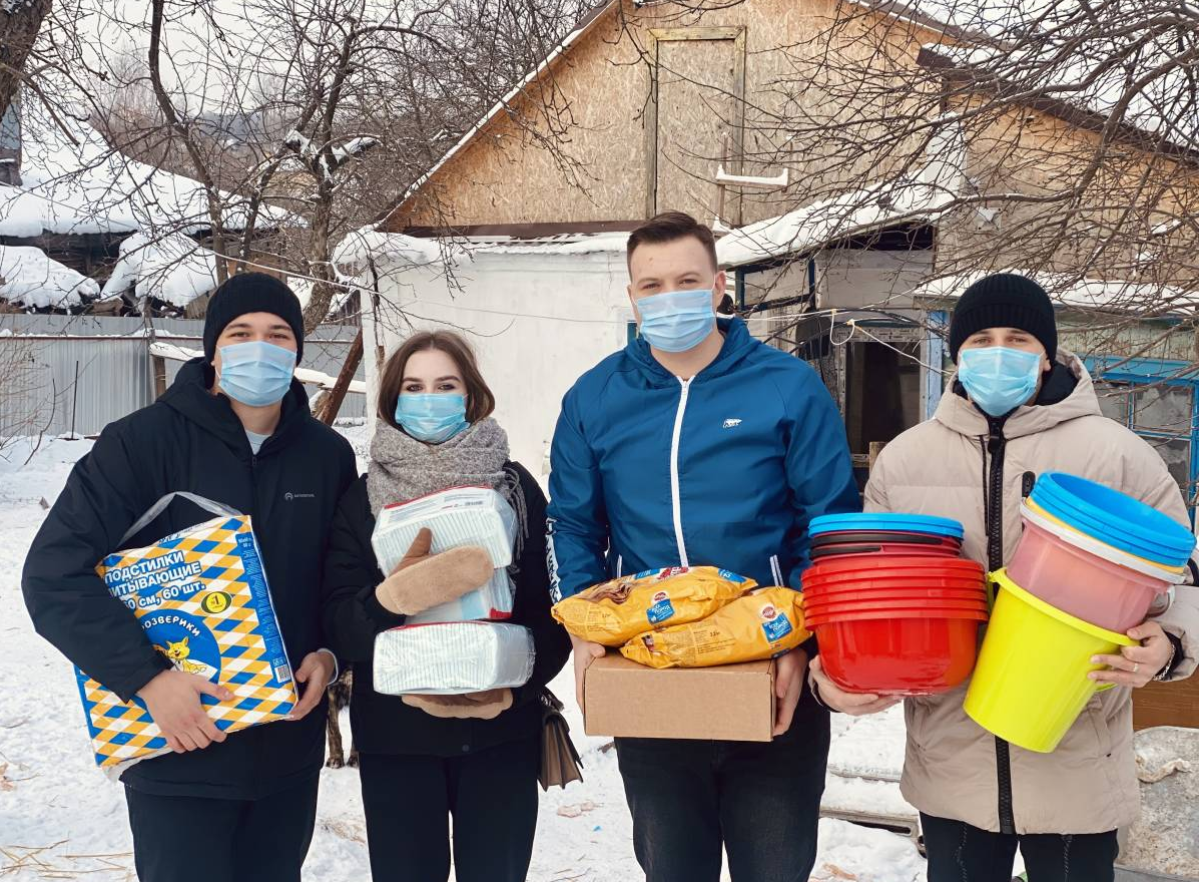 Волонтёры оказали помощь частному приюту для бездомных животных в Донском